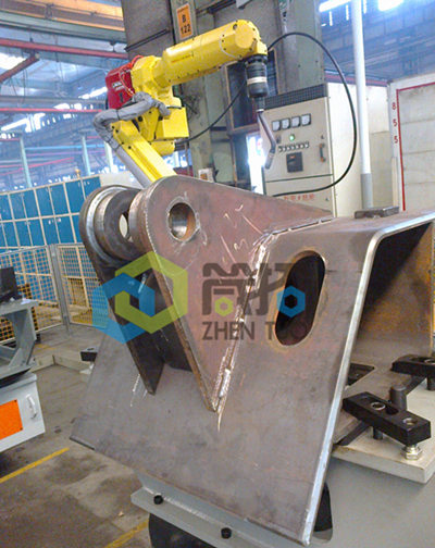 裝載機翻斗缸機器人焊接工作站